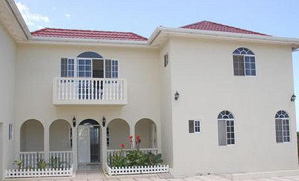 montego-bay-airport-transfer-to-retreat-guesthouse-luxury-suites