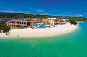 private-transfer-from-montego-bay-airport-to-iberostar-resorts