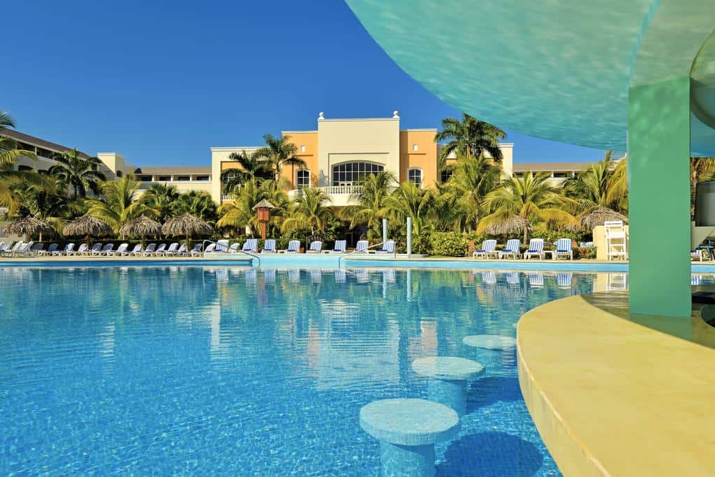 private-transfer-from-montego-bay-airport-to-iberostar-resorts