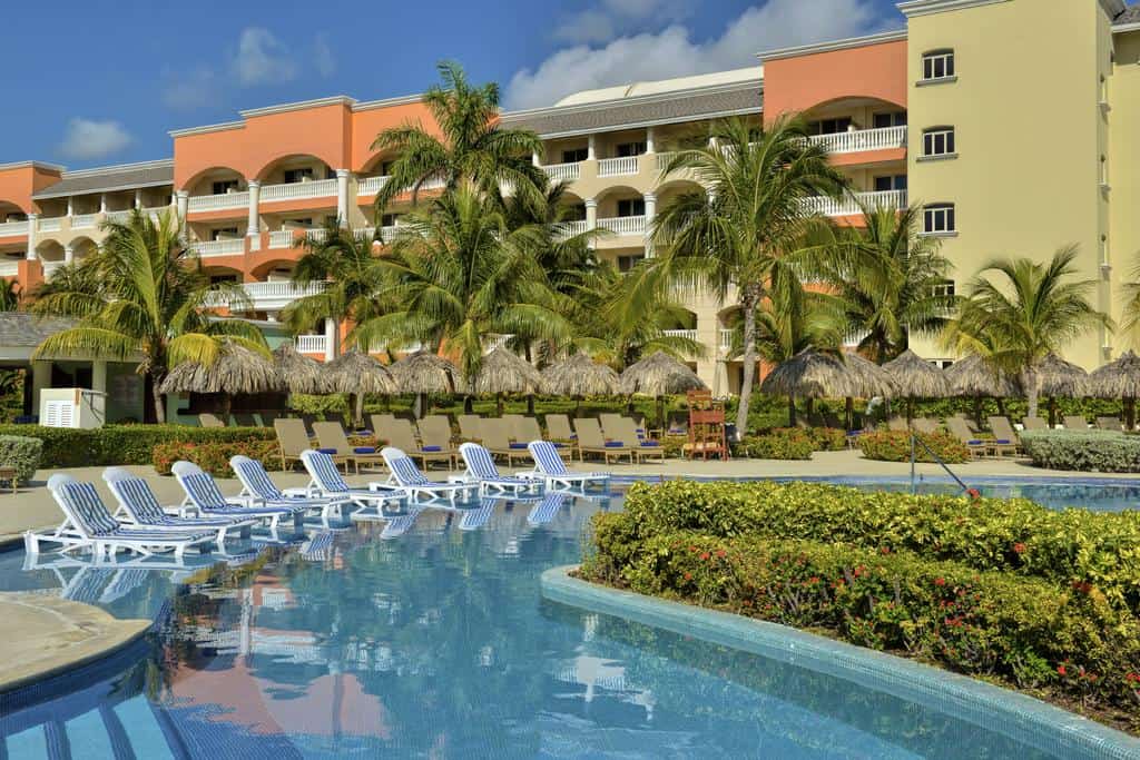 hotels-in-rose-hall-private-transfer-from-montego-bay-airport