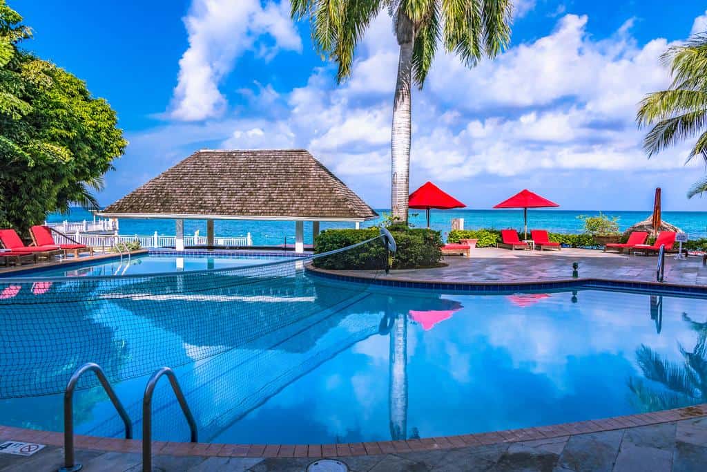 montego-bay-airport-transfer-to-royal-decameron-resort
