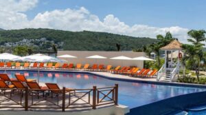 montego-bay-airport-transfer-to-moon-palace-jamaica-grande