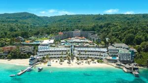 private-transfer-to-ocho-rios-hotels-from-montego-bay-airport