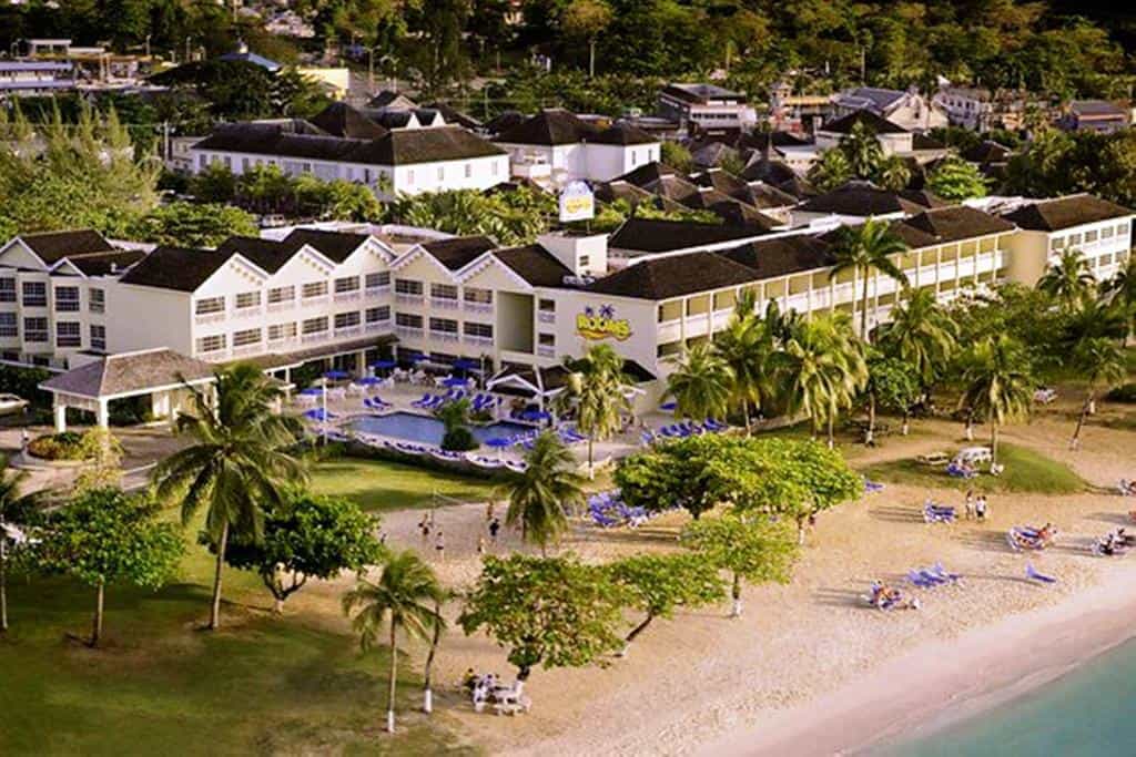 private-transfer-to-ocho-rios-hotels-from-montego-bay-airport