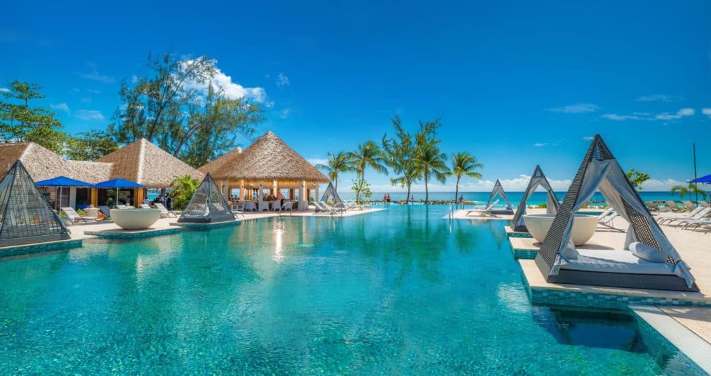 Kingston Airport to Sandals Ochi - Jamaica Quest Tours